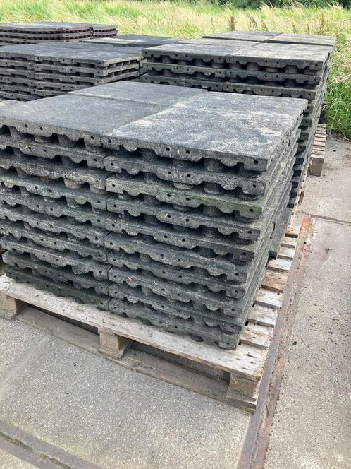 72 zwarte vochtdoorlatende rubberen tegels 50x50x7cm, Dieren en Toebehoren, Stalling en Weidegang