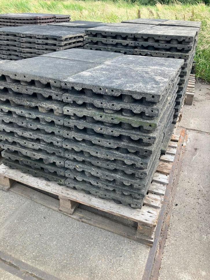 76 zwarte vochtdoorlatende rubberen tegels 50x50x7cm, Dieren en Toebehoren, Stalling en Weidegang