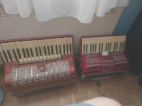 2 stuks., Muziek en Instrumenten, Accordeons, Gebruikt, Toetsaccordeon, Overige merken, Met koffer, Met riemen, Ophalen