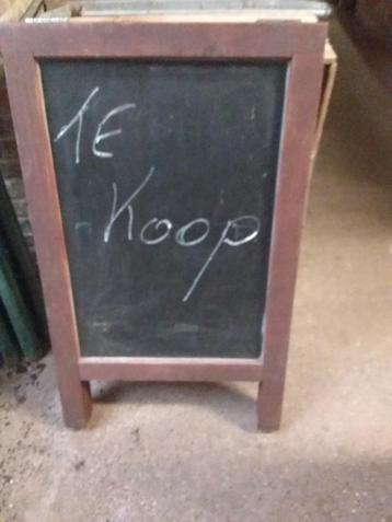 Zwaar bord voor reclame op te schrijven   beschikbaar voor biedingen