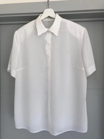 Witte blouse maat 50 beschikbaar voor biedingen