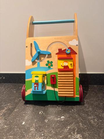 Houten loopwagen beschikbaar voor biedingen