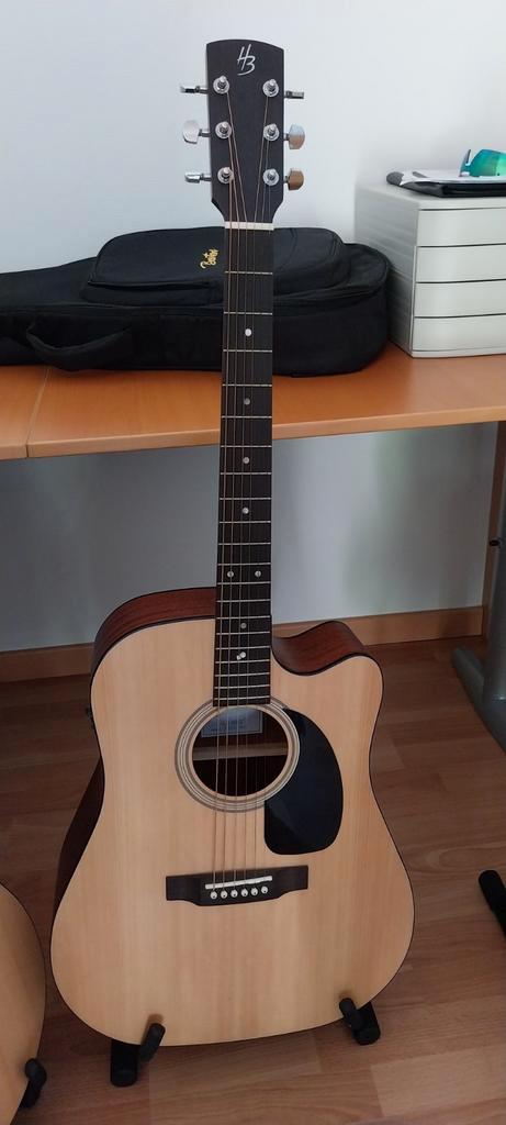 Acoustische gitaar HB custom line. Vaste prijs!!, Muziek en Instrumenten, Snaarinstrumenten | Gitaren | Akoestisch, Zo goed als nieuw