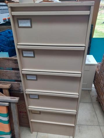 Twee hele leuke vintage archiefkasten of schoenenkast beschikbaar voor biedingen