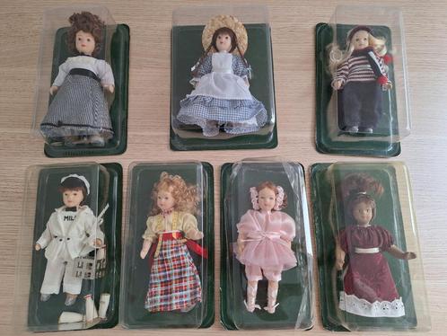 Set van 7 miniatuur porseleinen poppen, Verzamelen, Poppetjes en Figuurtjes, Ophalen