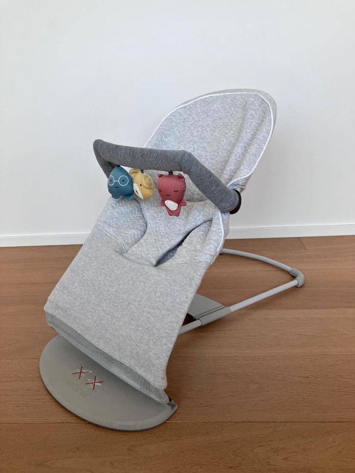 BabyBjörn wipstoel met hoes en speeltje, Kinderen en Baby's, Wipstoeltjes, Zo goed als nieuw, Wipstoel, Overige merken, Met gordel(s) of riempje(s)