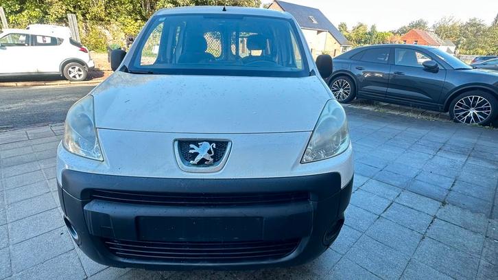 Peugeot partner 1.6hdi* 2012*Euro5* 51.000km* 1er Main, Auto's, Bestelwagens en Lichte vracht, Bedrijf, ABS, Airbags, Elektrische ramen