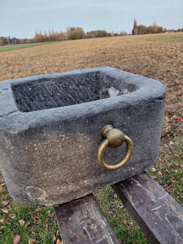 Antieke stoere gekapte arduinen pompbak, Doe-het-zelf en Bouw, Sanitair, Steen, Ophalen