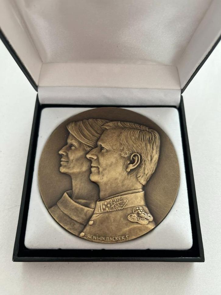 bonzen medaille Koning Filip Koningin Mathilde, Postzegels en Munten, Penningen en Medailles, Brons, Ophalen