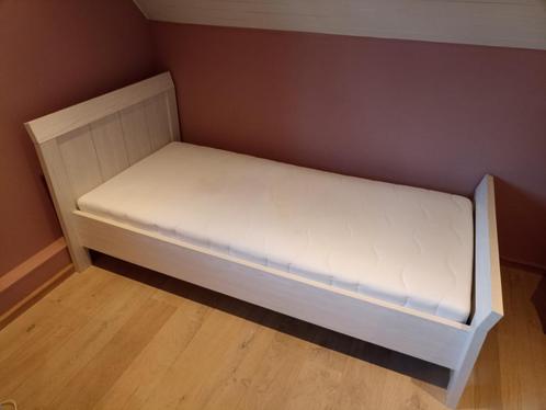 Houten bed in perfecte staat, Huis en Inrichting, Slaapkamer | Bedden, Zo goed als nieuw, Eenpersoons, 100 cm, 210 cm, Hout, Crème