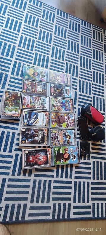 psp 3004 met 13 games en accesoires beschikbaar voor biedingen