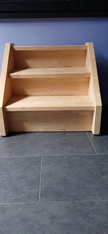 Hulptrapje voor mens en dier  beschikbaar voor biedingen