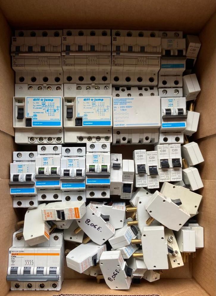 Fusibles mini Jump et autres, Doe-het-zelf en Bouw, Elektriciteit en Kabels, Gebruikt, Ophalen