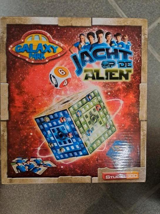 JACHT OP DE ALIEN  GALAXY PARK STUDIO 100, Hobby en Vrije tijd, Gezelschapsspellen | Kaartspellen, Zo goed als nieuw, Ophalen of Verzenden