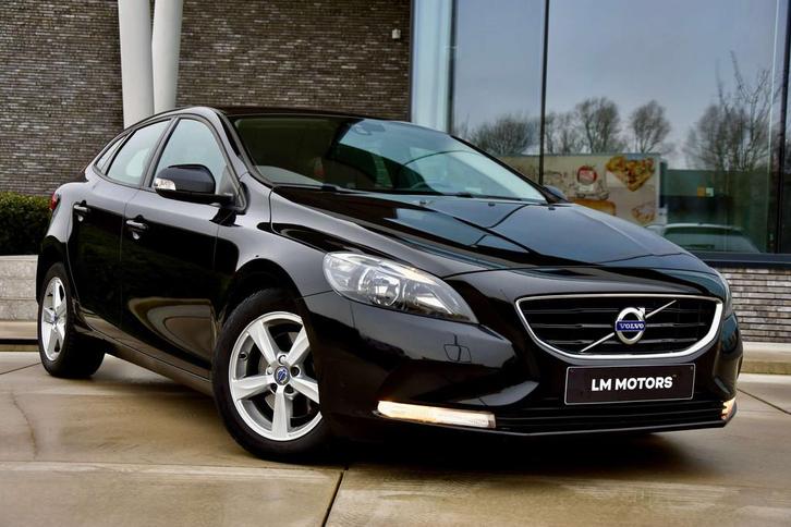 Volvo V40 2.0 D2 Momentum * 99 000KM*, Autos, Volvo, Entreprise, Achat, V40, ABS, Airbags, Air conditionné, Bluetooth, Ordinateur de bord