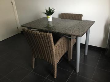 Eettafel beschikbaar voor biedingen