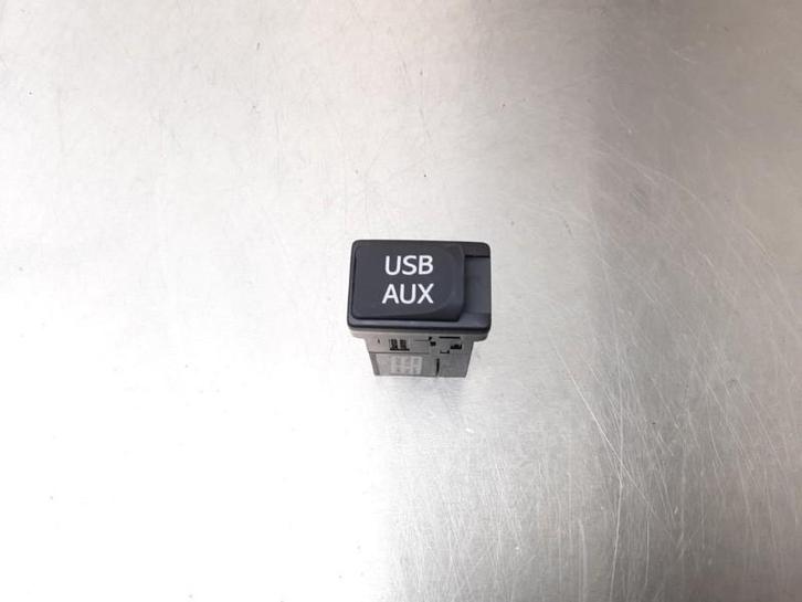 DIVERSEN AUX/USB aansluiting Subaru Trezia (01-2011/-), Auto-onderdelen, Overige Auto-onderdelen, Subaru, Gebruikt