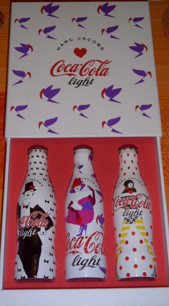 ✓Lot COFFRET COLLECTOR Coca-Cola light MARC JACOBS Design, Verzamelen, Merken en Reclamevoorwerpen, Zo goed als nieuw, Overige typen