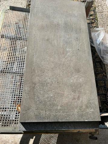Blauwe steen 3 cm dik 108x52 cm beschikbaar voor biedingen