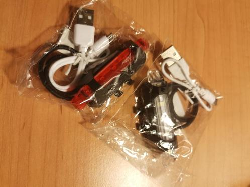 Rood en witte oplaadbare fietsverlichting fietslichten,, Fietsen en Brommers, Fietsaccessoires | Fietsverlichting, Verlichtingsset