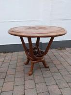 Authentieke vintage houten salontafel met reliëf, Enlèvement, Utilisé, Rond