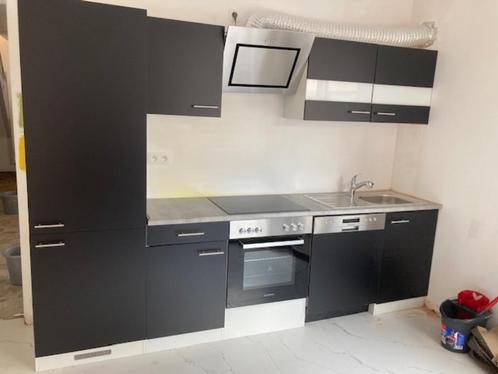 Moderne matzwarte rechte keuken NIEUW GEDEMONTEERD, Huis en Inrichting, Keuken | Complete keukens, Zo goed als nieuw, Enkelwandige keuken