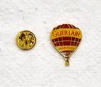 Pin's/broche van het parfum Guerlain Heritage, de heteluchtb, Verzenden, Zo goed als nieuw, Speldje of Pin
