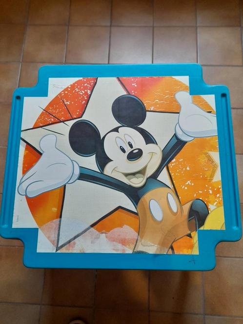 Speelgoed kindertafeltje van Mickey mousse van ons kindjes, Enfants & Bébés, Jouets | Tables de jeux, Utilisé, Enlèvement