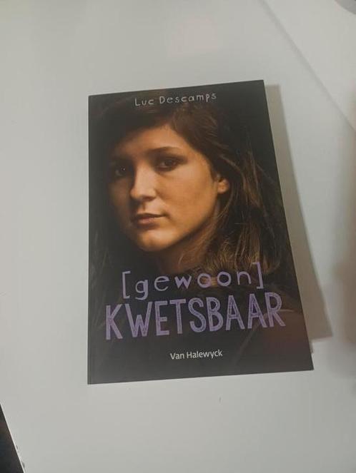 Luc Descamps - Gewoon kwetsbaar, Boeken, Kinderboeken | Jeugd | 13 jaar en ouder, Zo goed als nieuw, Ophalen of Verzenden