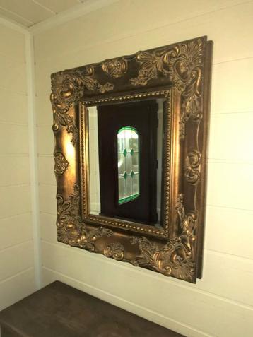 Grote oude Barok spiegel met dikke gouden kader 80 x 70 