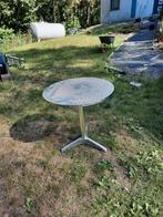 Table de bistrot disponible, Enlèvement