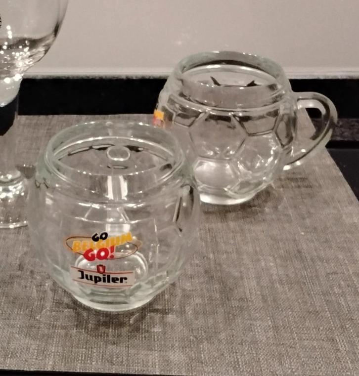 2 bierglazen voetbal, Verzamelen, Glas en Drinkglazen, Nieuw, Bierglas, Ophalen of Verzenden