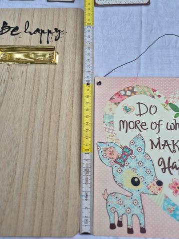 Moodboard in metaal en klembord in hout beschikbaar voor biedingen