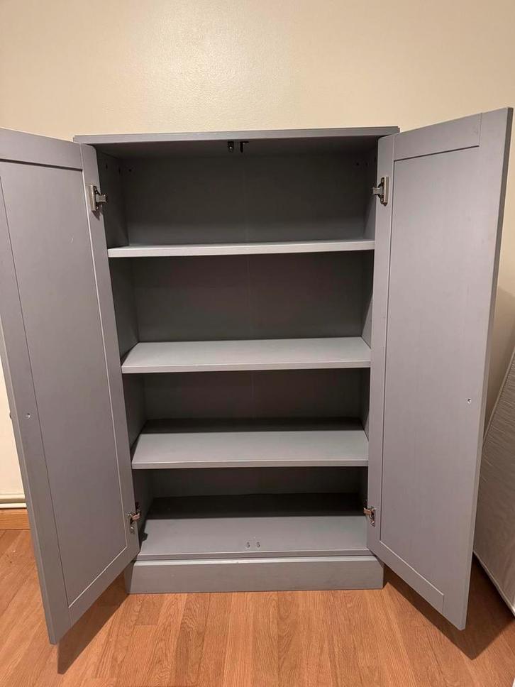 Grijze kast/opbergkast – goede staat, Huis en Inrichting, Kasten | Roldeurkasten en Archiefkasten, Zo goed als nieuw, Ophalen