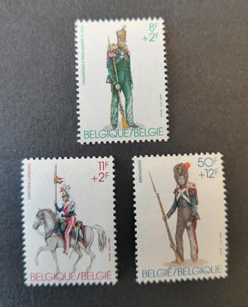 Militaire uniformen - 2108-2110 (1983) Stamp beschikbaar voor biedingen