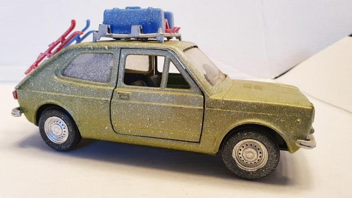 Fiat Vintage - Polistil Italy S27 1:25 Fiat 127 Holiday, Hobby en Vrije tijd, Modelauto's | Overige schalen, Zo goed als nieuw