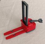 Bruder handpallettruck, Ophalen