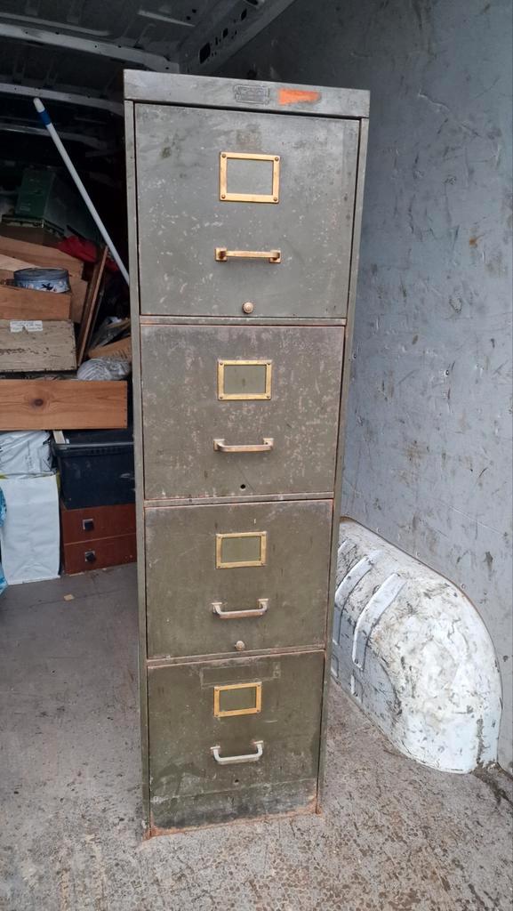 Oud metalen kluisje, Huis en Inrichting, Kasten | Roldeurkasten en Archiefkasten, Gebruikt, Metaal, Ophalen