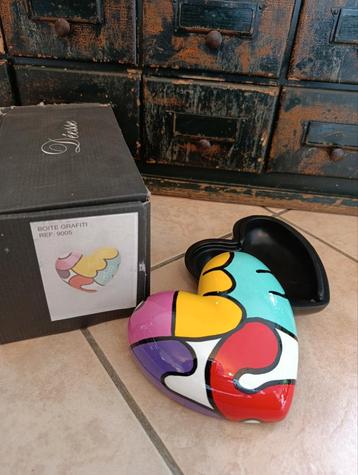 Déesse : boîte à bijoux "Grafiti" 
Numéroté 5/100 beschikbaar voor biedingen