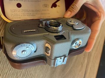 VINTAGE 1950S ZEISS MOVINETTE 8MM CAMERA IN LEATHER CASE disponible aux enchères