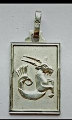 Médaille zodiaque capricorne, Bijoux, Sacs & Beauté, Broches, Comme neuf, Moins de 4 cm, Argent, Enlèvement ou Envoi