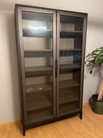 Vitrine kast donkerbruin IKEA, Huis en Inrichting, Ophalen, Zo goed als nieuw