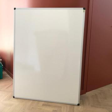 Wit gelakt magnetisch bord 90 x120cm beschikbaar voor biedingen