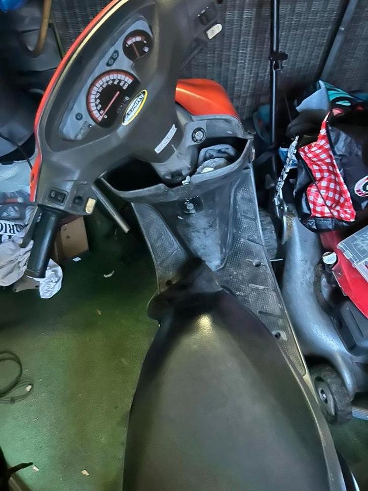 honda sfx voor onderdelen(ligt uit elkaar maar alle onderdel, Fietsen en Brommers, Brommeronderdelen | Scooters, Gebruikt, Honda