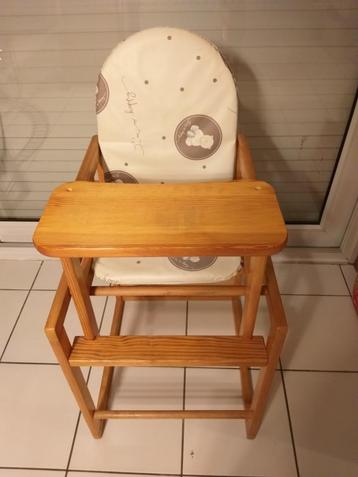 Chaise bébé en bois (chaise d'évolution) disponible aux enchères