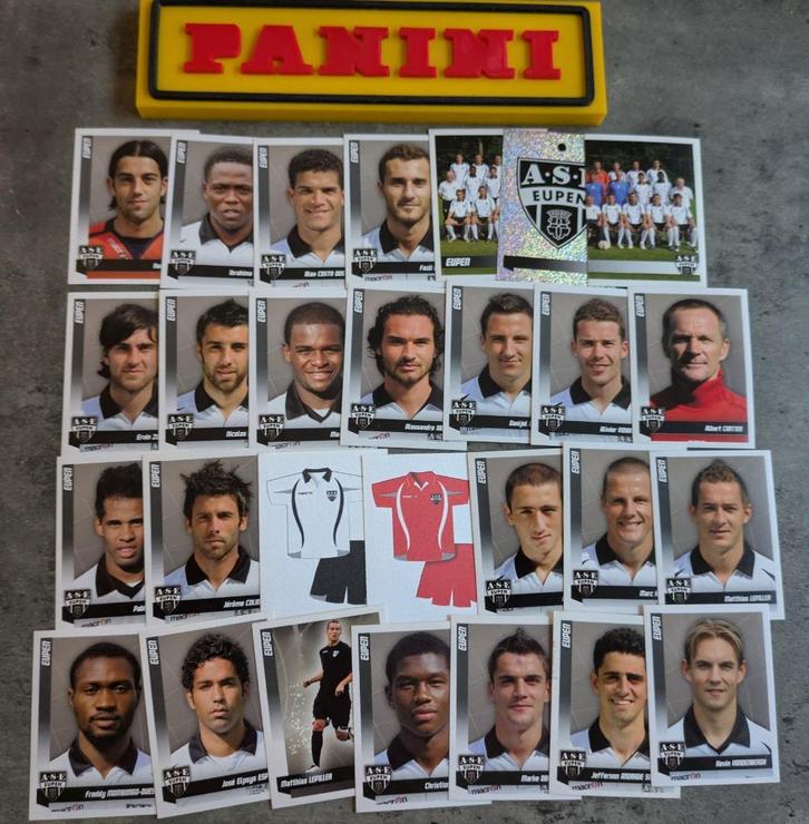 27X AUTOCOLLANTS PANINI FOOTBALL 2011 : EN FORME DE HANCHES, Hobby & Loisirs créatifs, Autocollants & Images, Neuf, Envoi