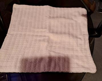 2 zeer mooie witte kussenslopen vr sierkussens.type corduroy beschikbaar voor biedingen