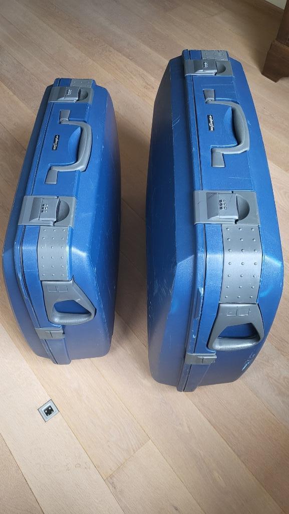 2 reiskoffers, Handtassen en Accessoires, Koffers, Gebruikt, Hard kunststof, Slot, Wieltjes, Ophalen of Verzenden
