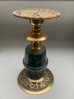 Antieke kandelaar, Enlèvement