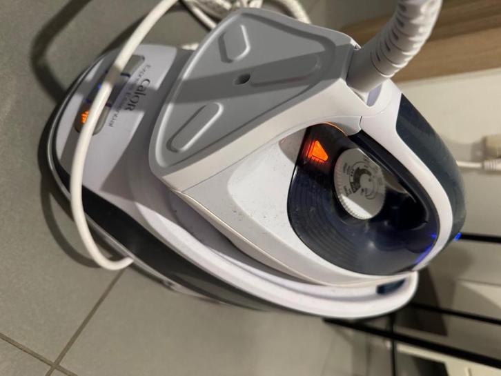 À vendre - Fer à repasser Calor Express Essential, Elektronische apparatuur, Strijkijzers en Strijkplanken, Zo goed als nieuw